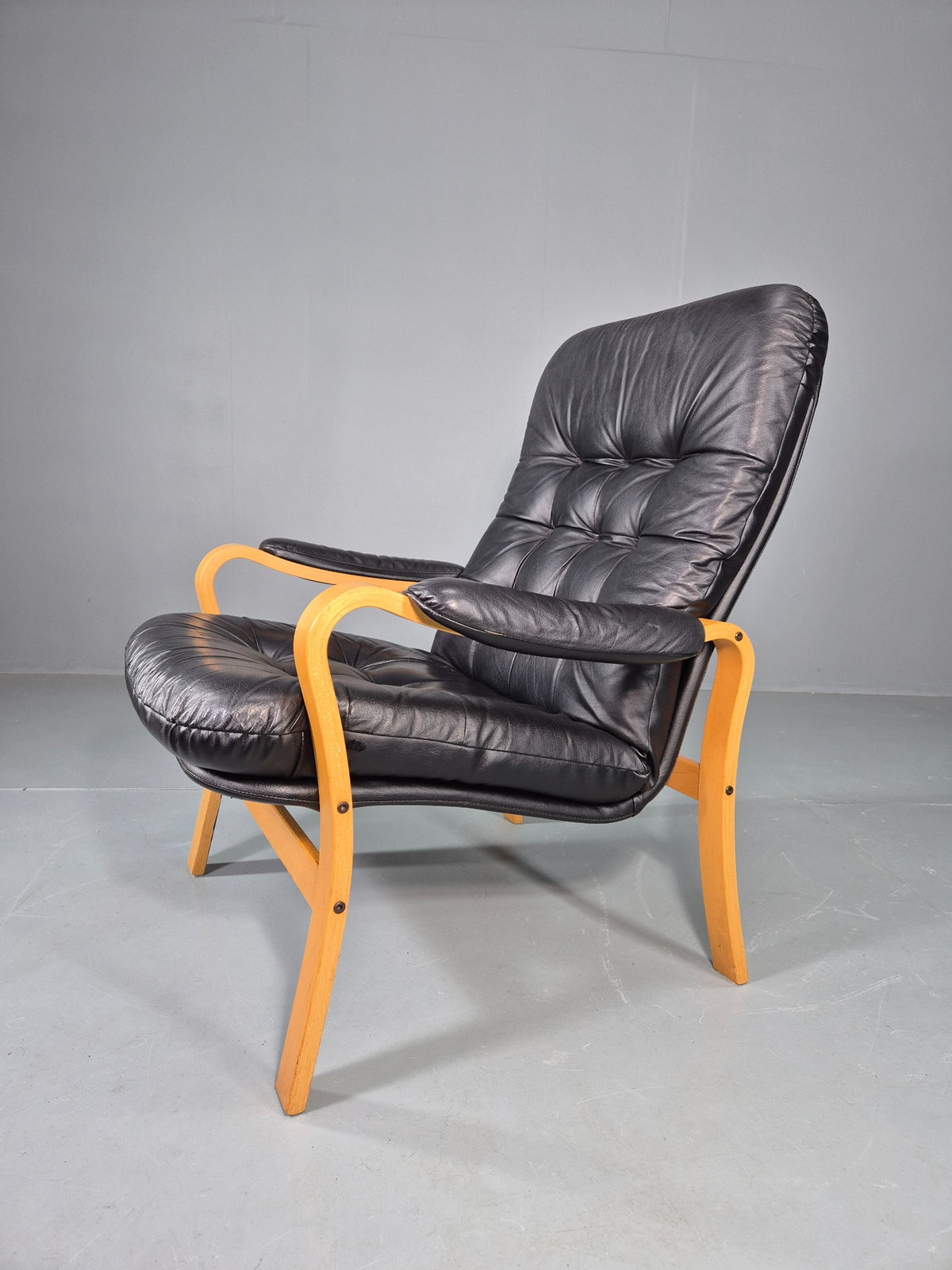 Vintage Danish Leather and Vinyl Lounge Chair Bent Wood Frame 80s Retro EB13076