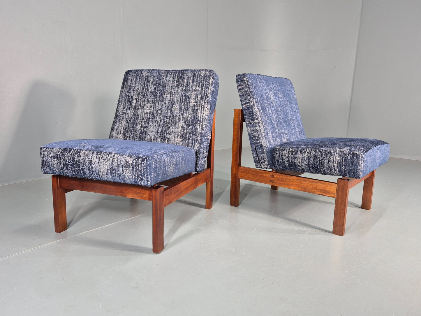 2 Vintage Lounge Chairs 1960s Mid Century Design Teak Frame Guy Rogers EB11848