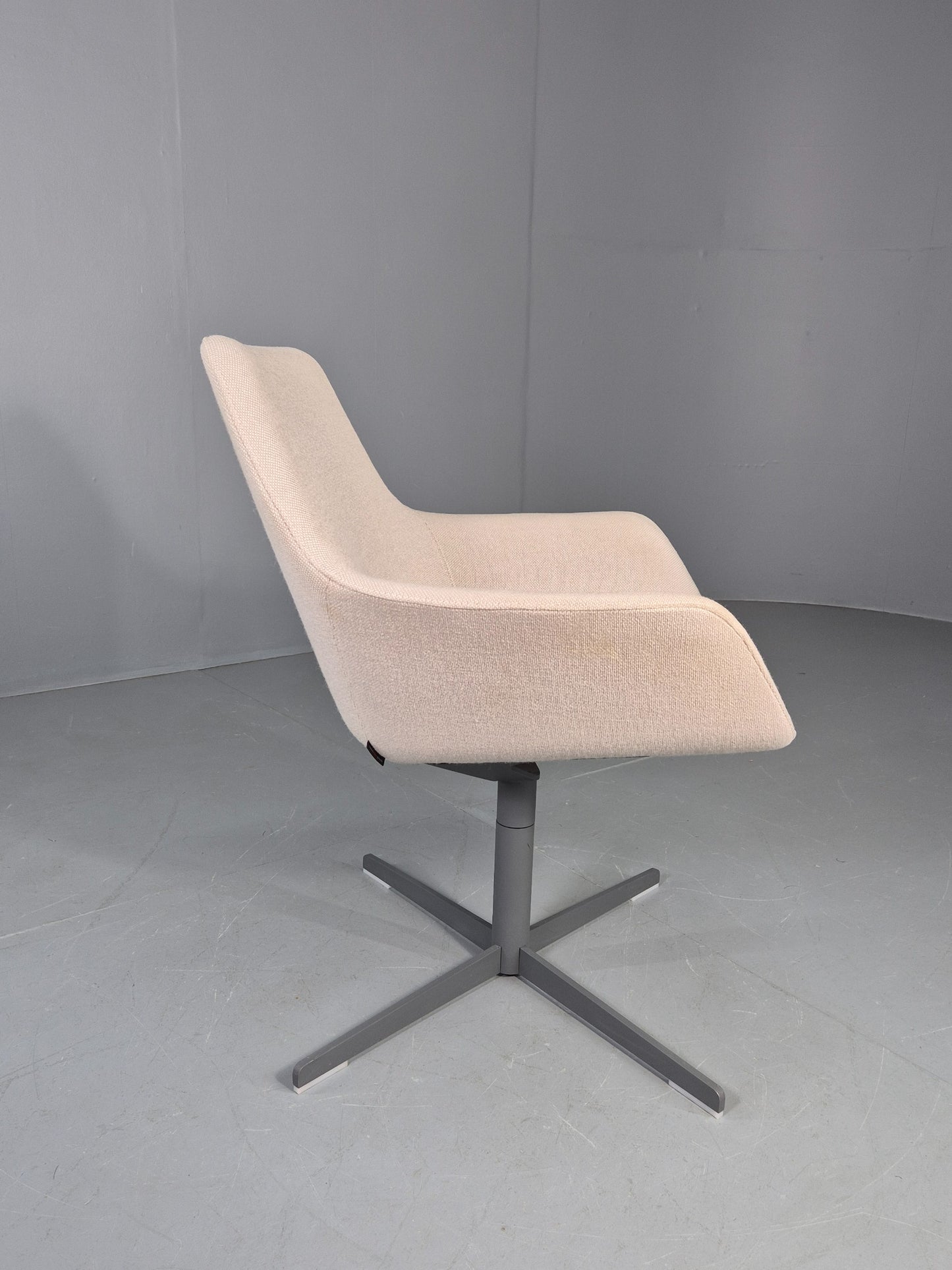 Vintage Swivel Tub Chair Hitch Mylius Modern Design Retro Cream EB12848