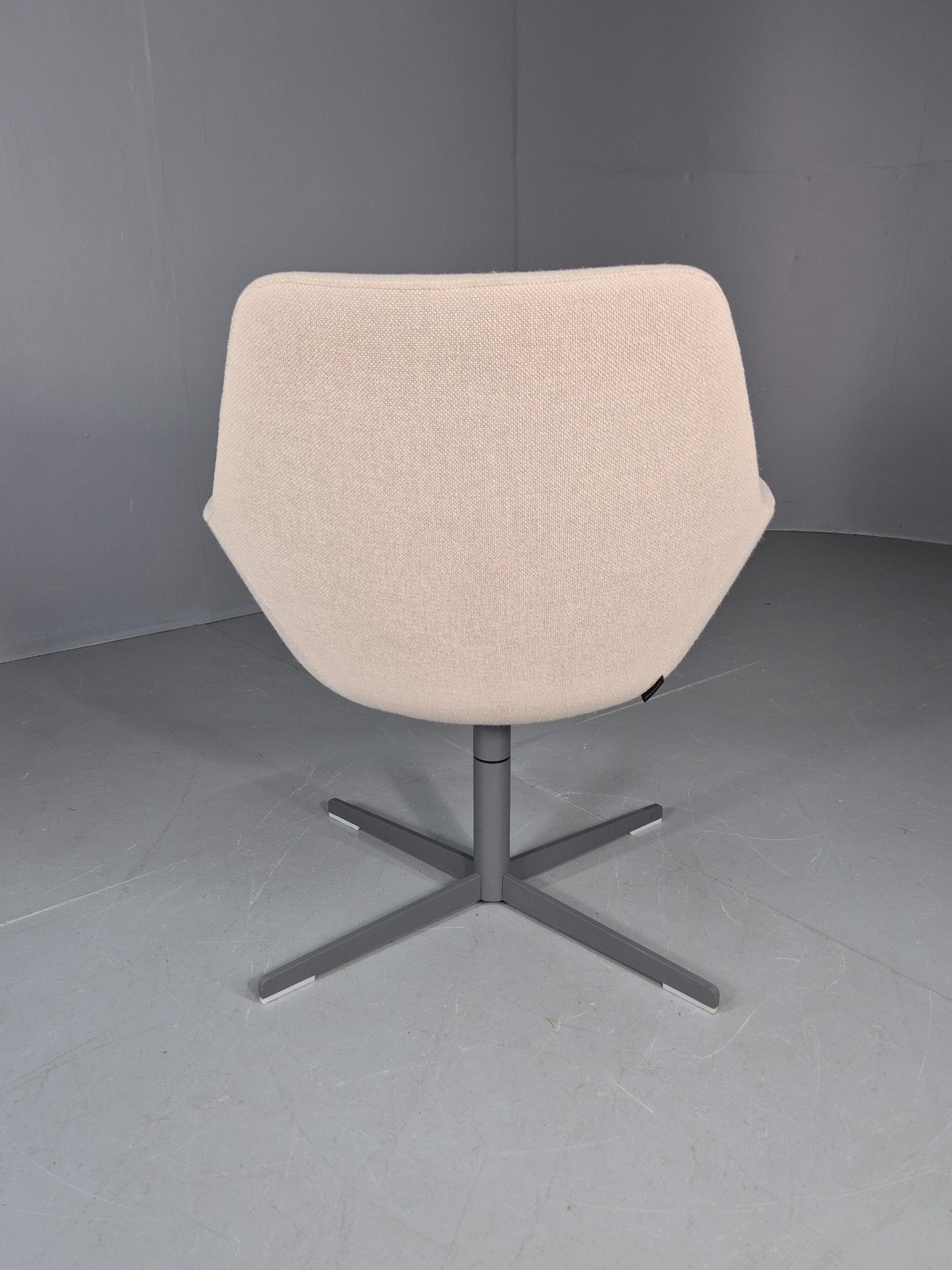 Vintage Swivel Tub Chair Hitch Mylius Modern Design Retro Cream EB12846