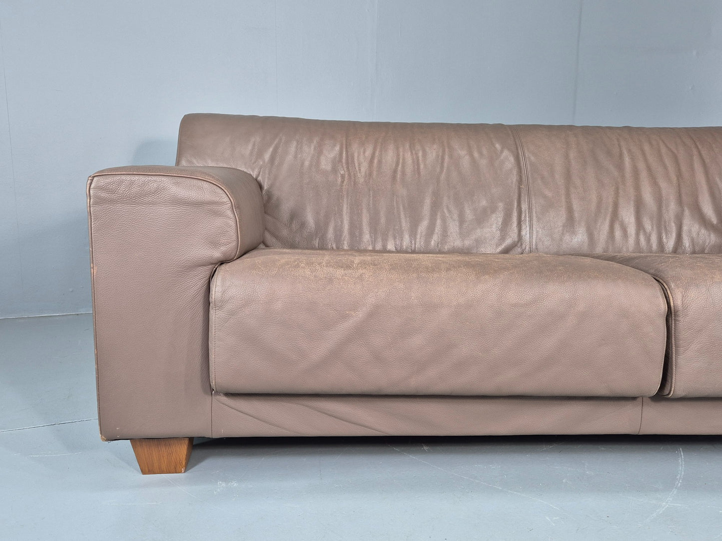 Vintage 2.5 Seater Sofa Taupe Leather Modern Design De Sede Style EB12477