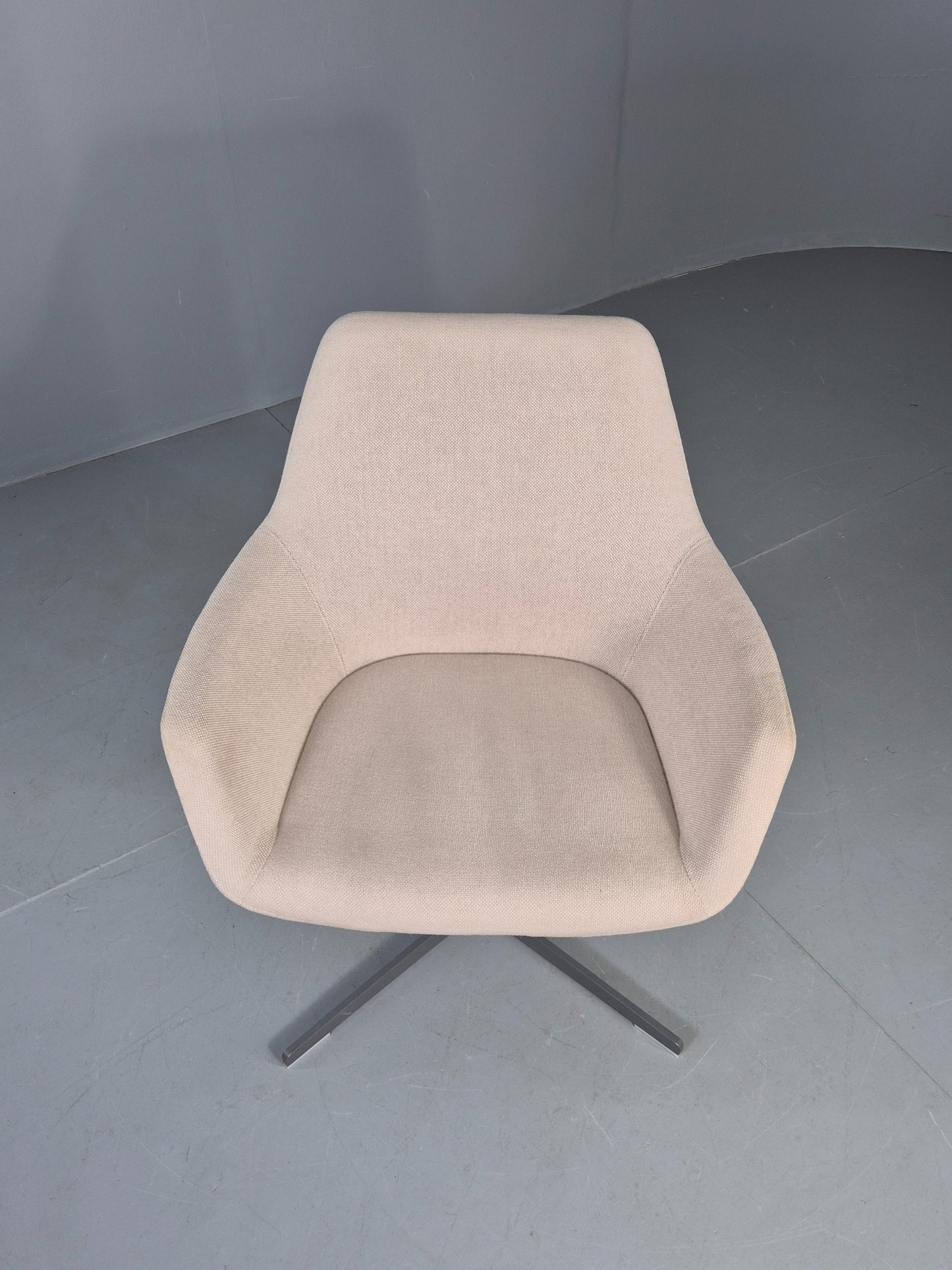 Vintage Swivel Tub Chair Hitch Mylius Modern Design Retro Cream EB12848