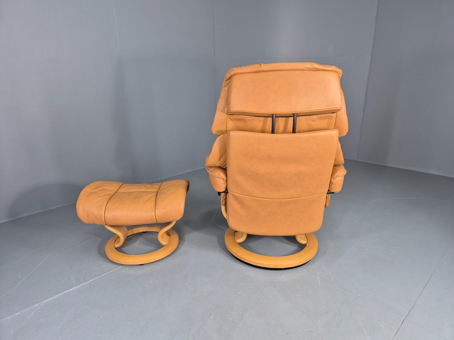 Vintage Stressless Reno Armchair with Matching Footstool Swivel Recline EB12589