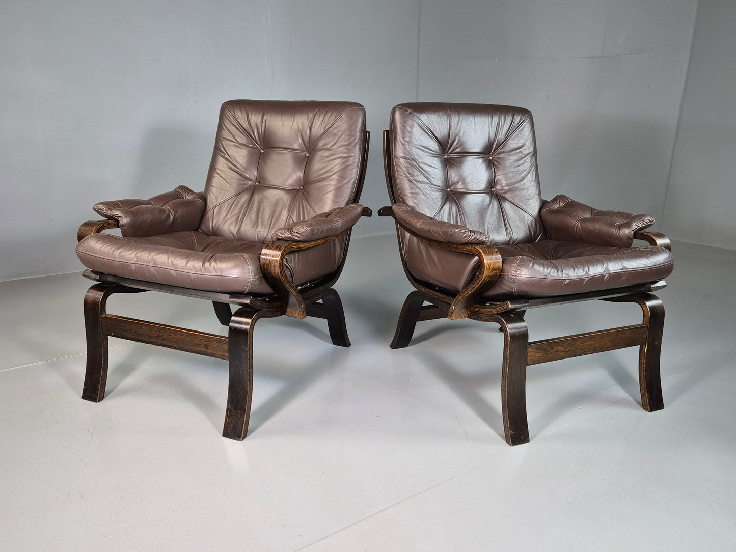 EB7285 2 Vintage Danish Lounge Chairs Brown Leather Bentwood 1980 Retro MCM MBEN