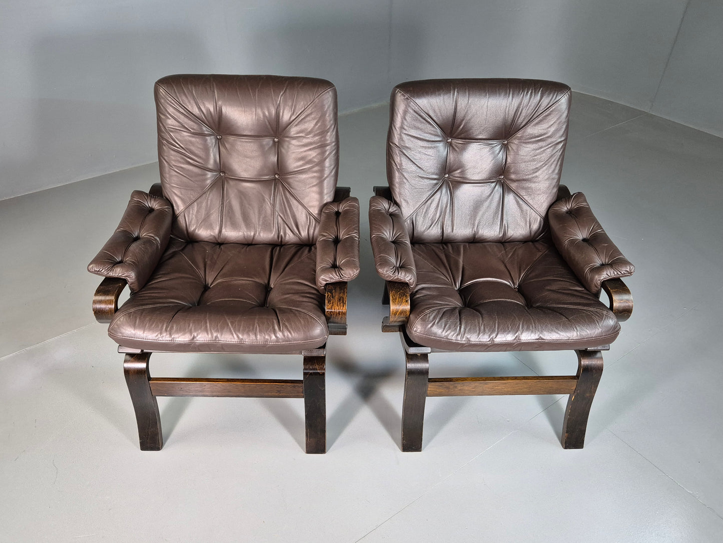 EB7285 2 Vintage Danish Lounge Chairs Brown Leather Bentwood 1980 Retro MCM MBEN