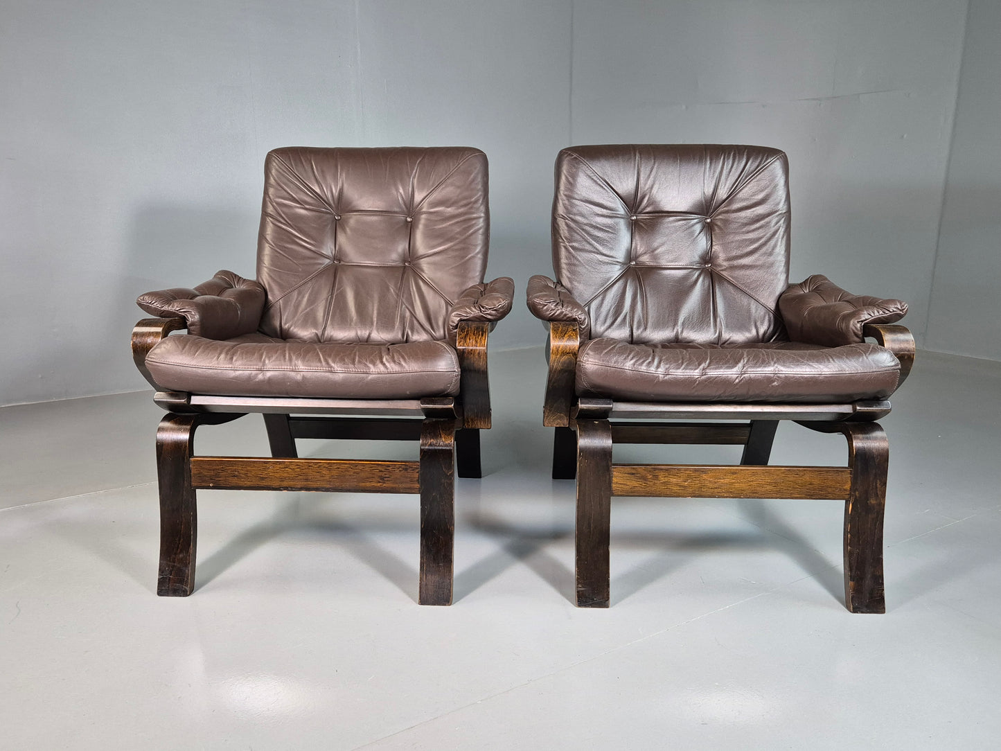 EB7285 2 Vintage Danish Lounge Chairs Brown Leather Bentwood 1980 Retro MCM MBEN