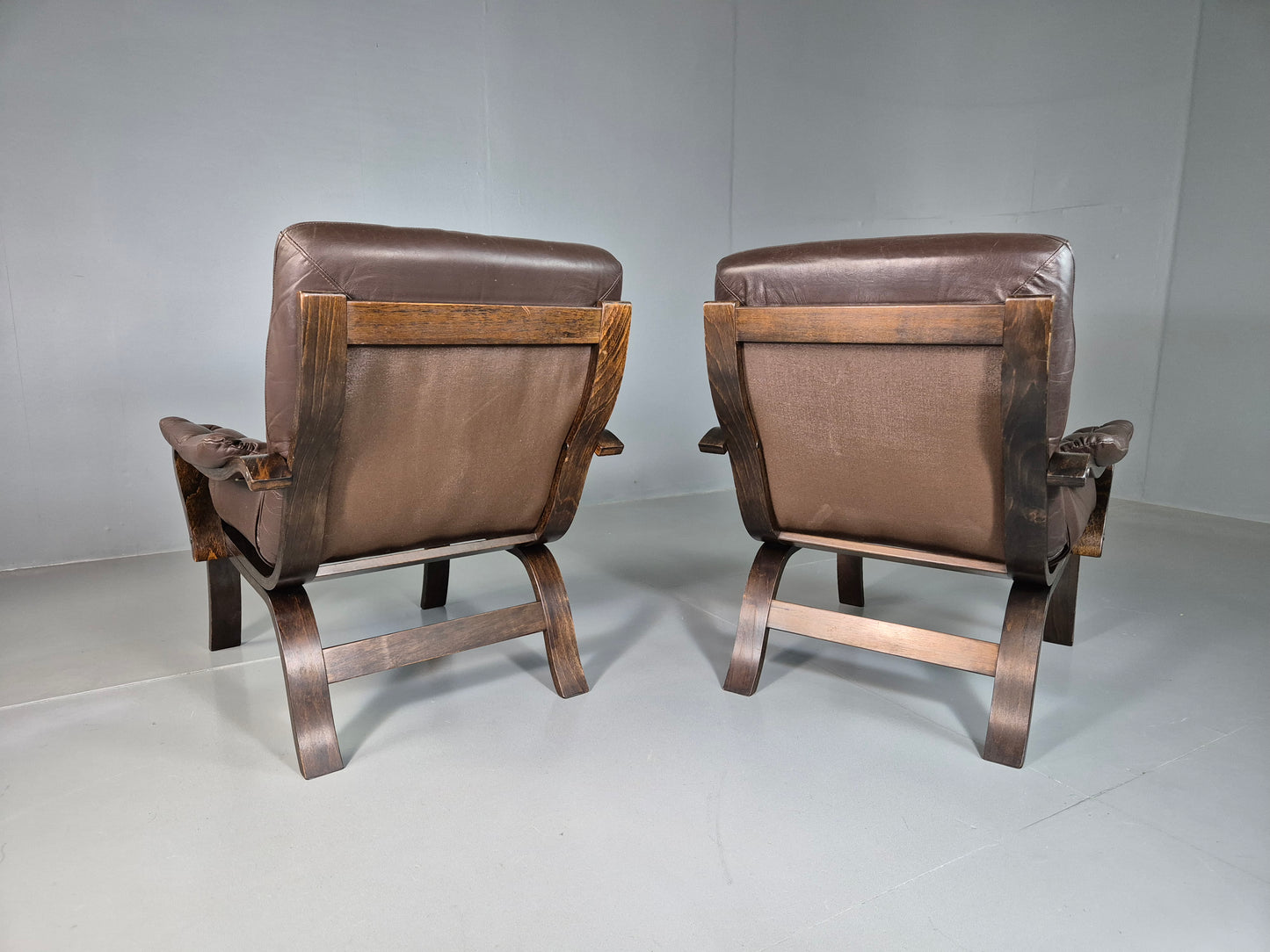 EB7285 2 Vintage Danish Lounge Chairs Brown Leather Bentwood 1980 Retro MCM MBEN