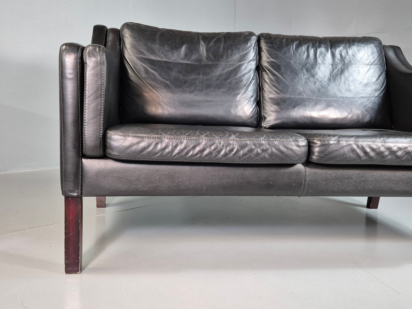 EB7318 Vintage 2 Seat Danish Sofa Black LeatherM2SS