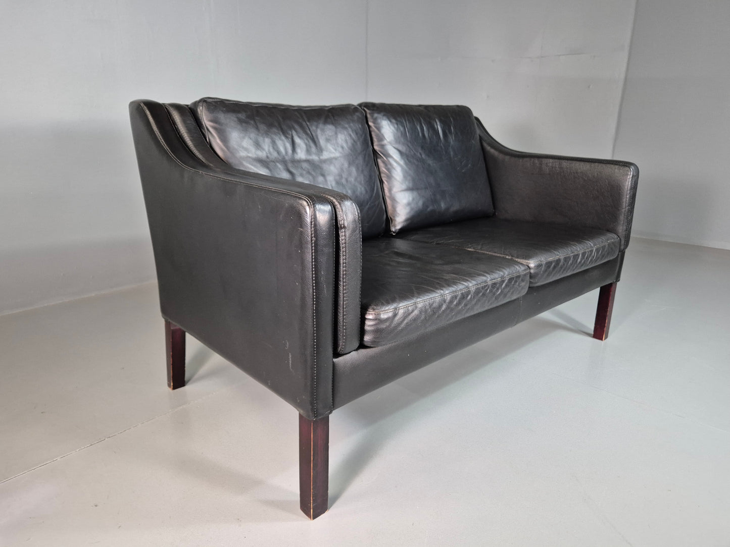 EB7318 Vintage 2 Seat Danish Sofa Black LeatherM2SS