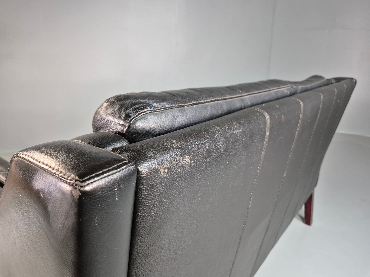 EB7318 Vintage 2 Seat Danish Sofa Black LeatherM2SS