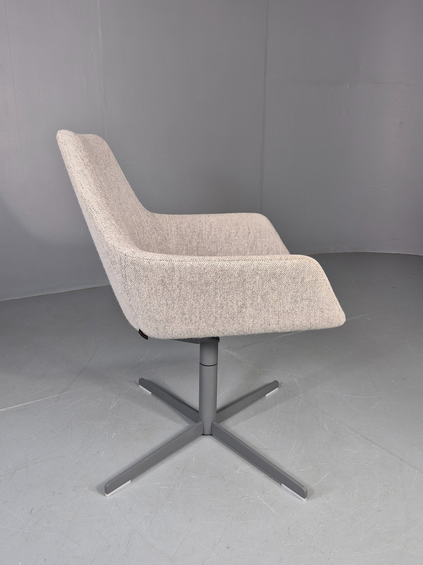 Vintage Swivel Tub Chair Hitch Mylius Modern Design Retro Cream  EB12843