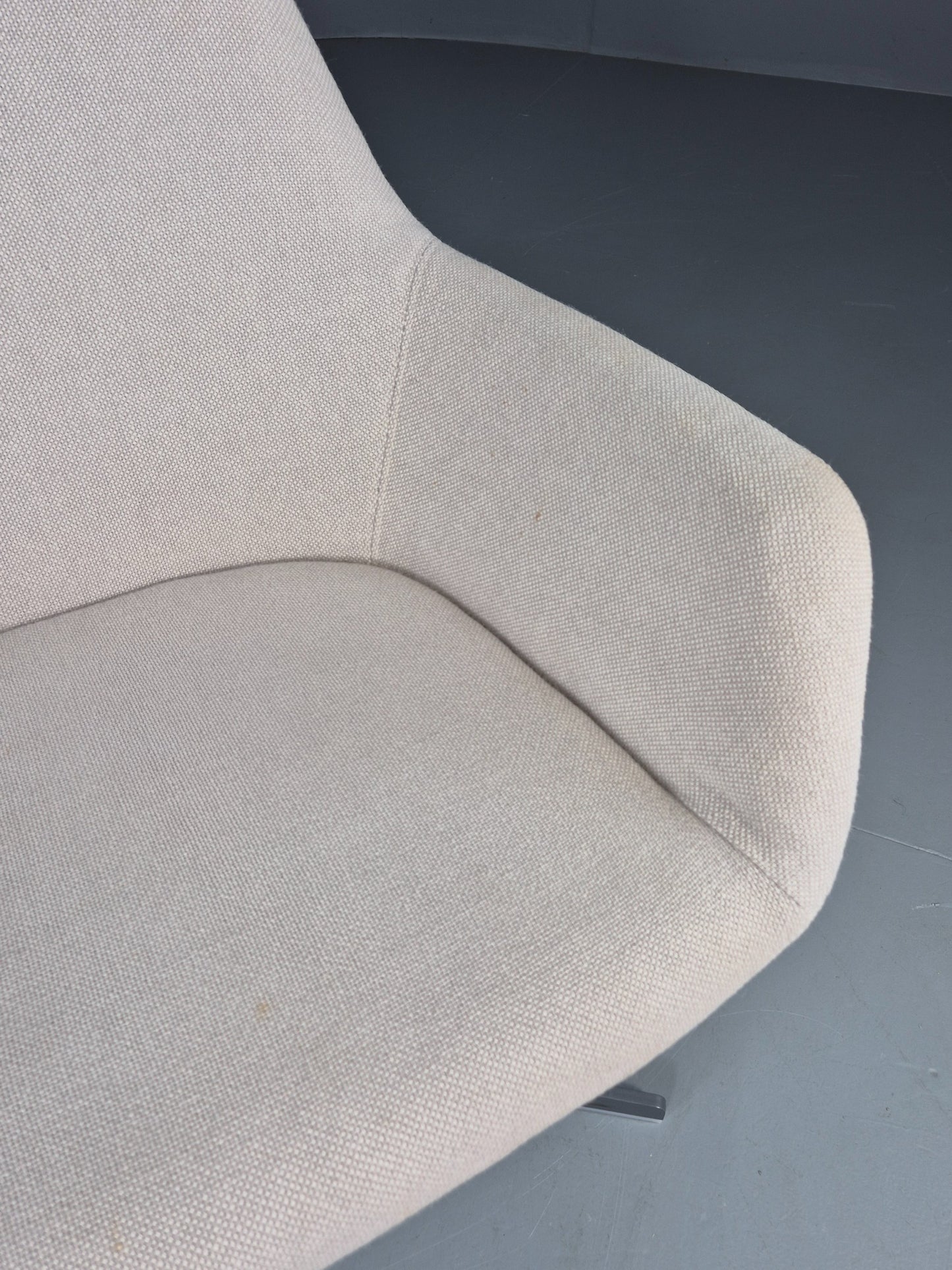 Vintage Swivel Tub Chair Hitch Mylius Modern Design Retro Cream EB12849