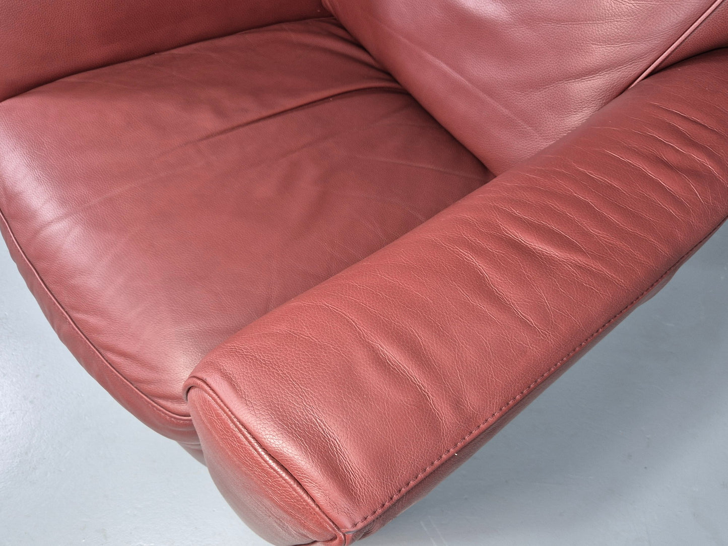 Vintage Natuzzi Chair and Footstool Leather Art Deco Club Style Modern EB12487