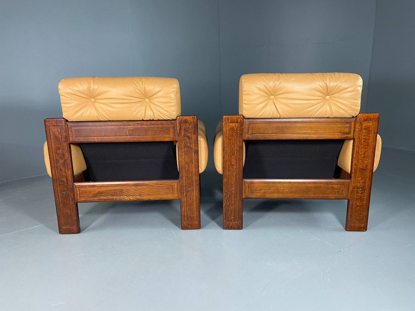 2 Vintage Ekornes Lounge Chairs Caramel Leather 1980s Retro MCM EB06937