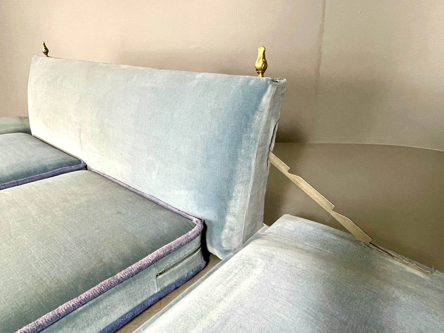 Vintage 2 Seater Knole Sofa Danish Blue Velvet Velour 1950s Tassles Trim EB06007
