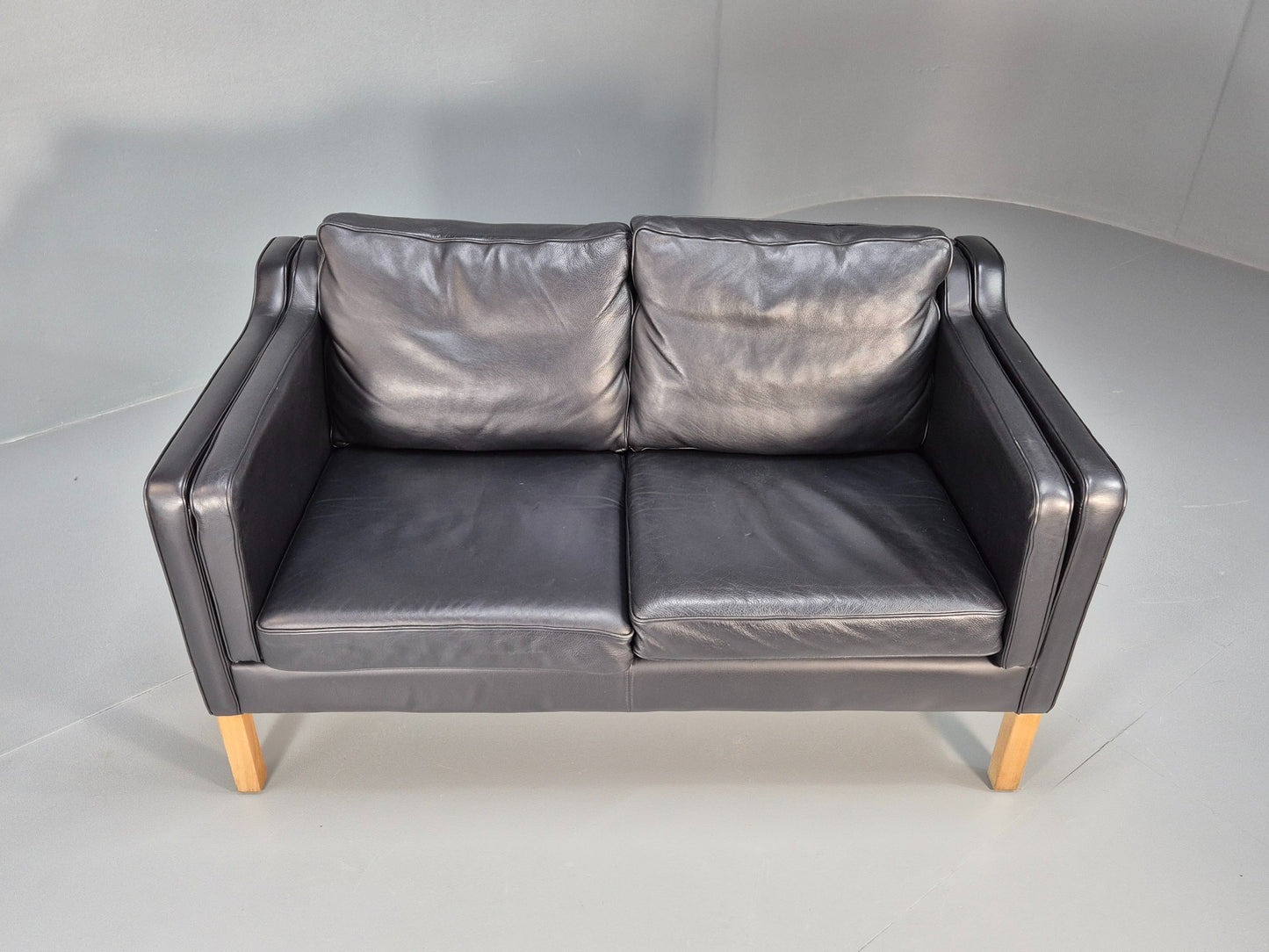Vintage 2 Seater Sofa Black Leather 1980s Retro Mid Century Style EB08614