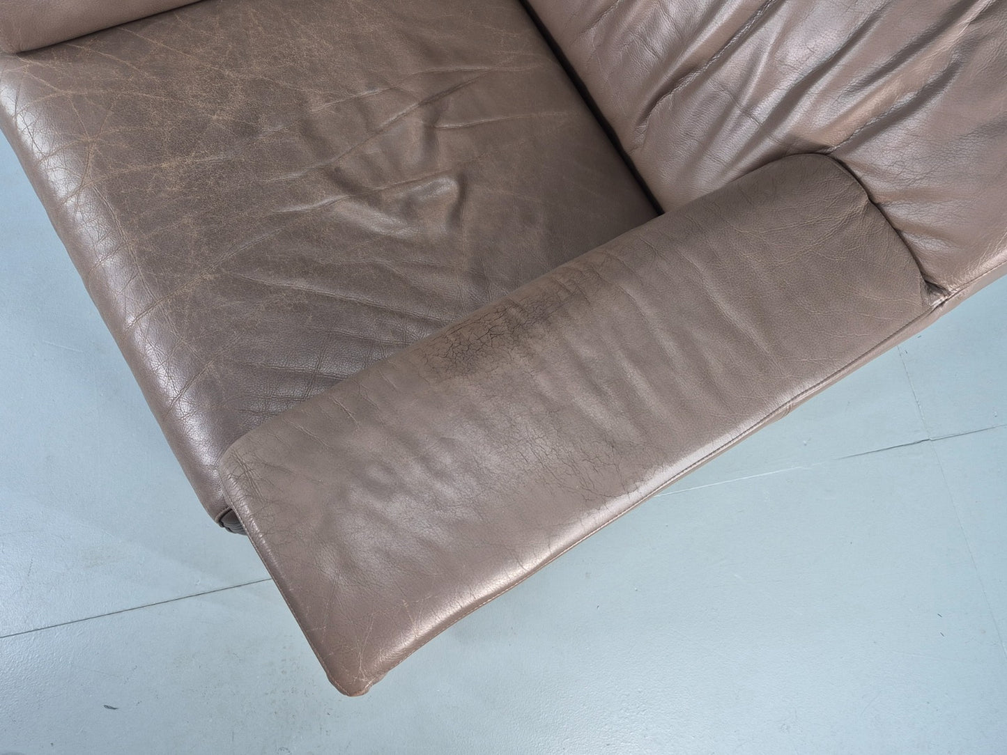 Modern Design Leather Armchair Taupe leather Upholstery Quality Build EB12479