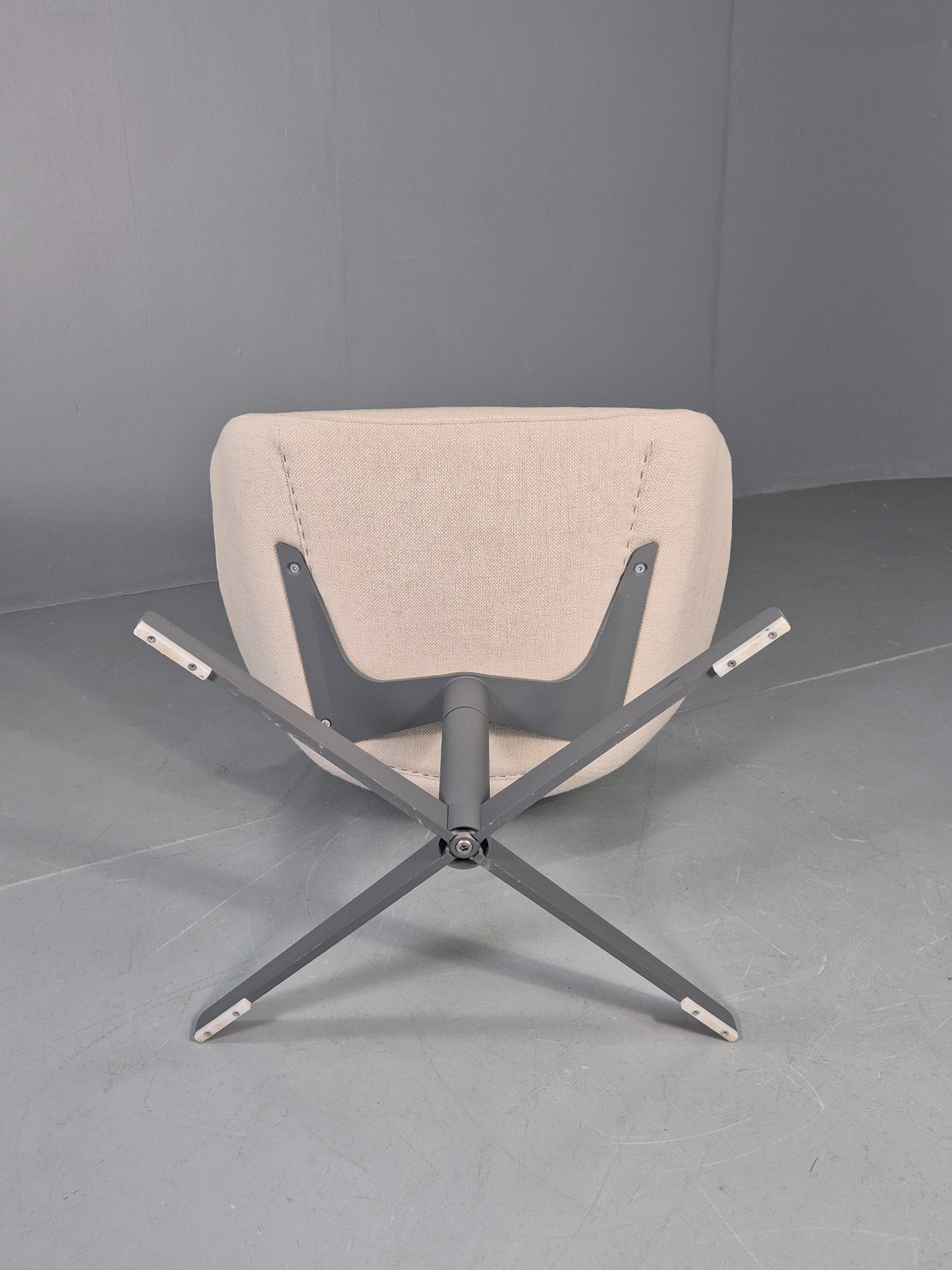 Vintage Swivel Tub Chair Hitch Mylius Modern Design Retro Cream EB12853