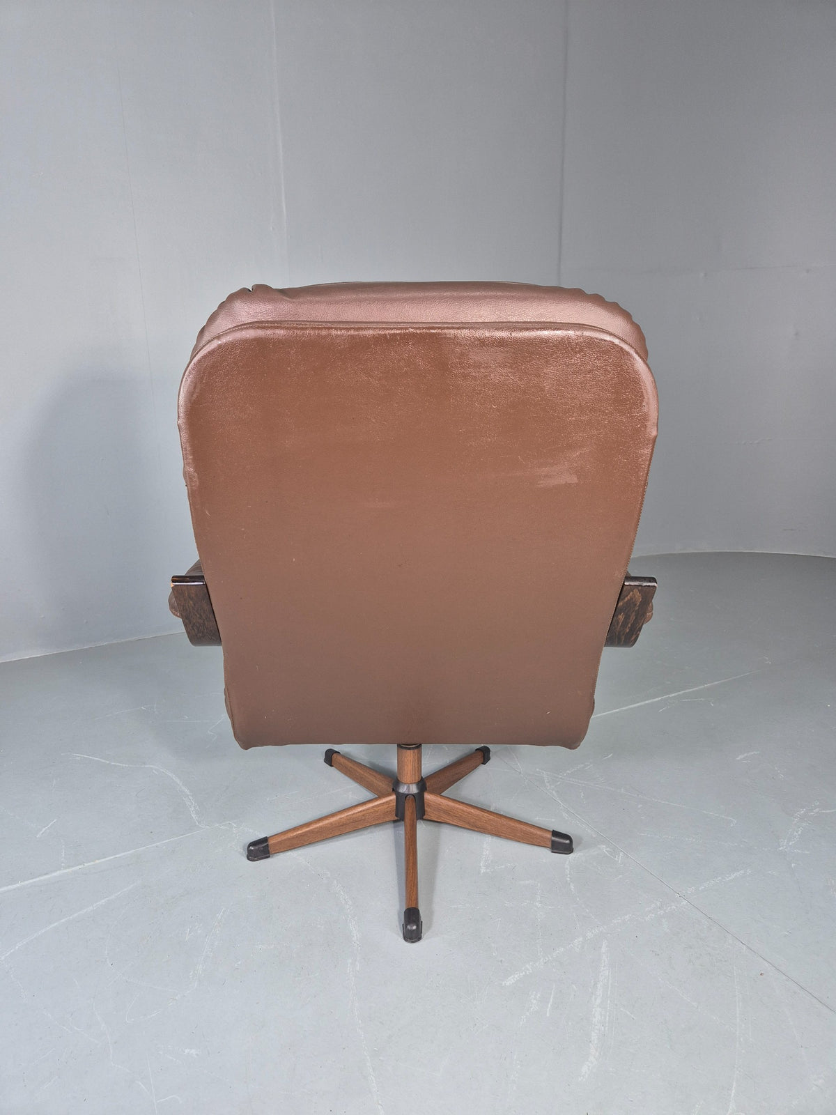Vintage Danish Leather Swivel Based Lounge Chair 80s Retro Mid Century EB13086