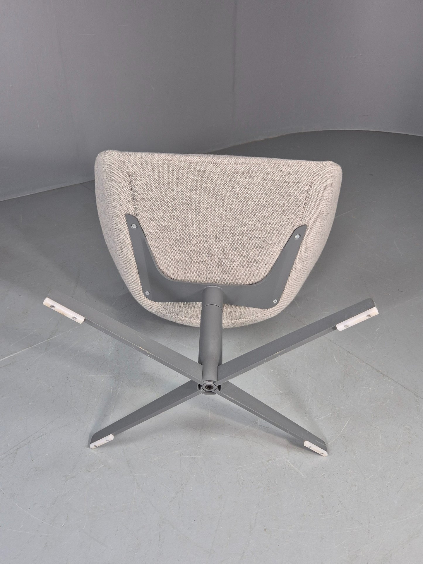 Vintage Swivel Tub Chair Hitch Mylius Modern Design Retro Cream  EB12842