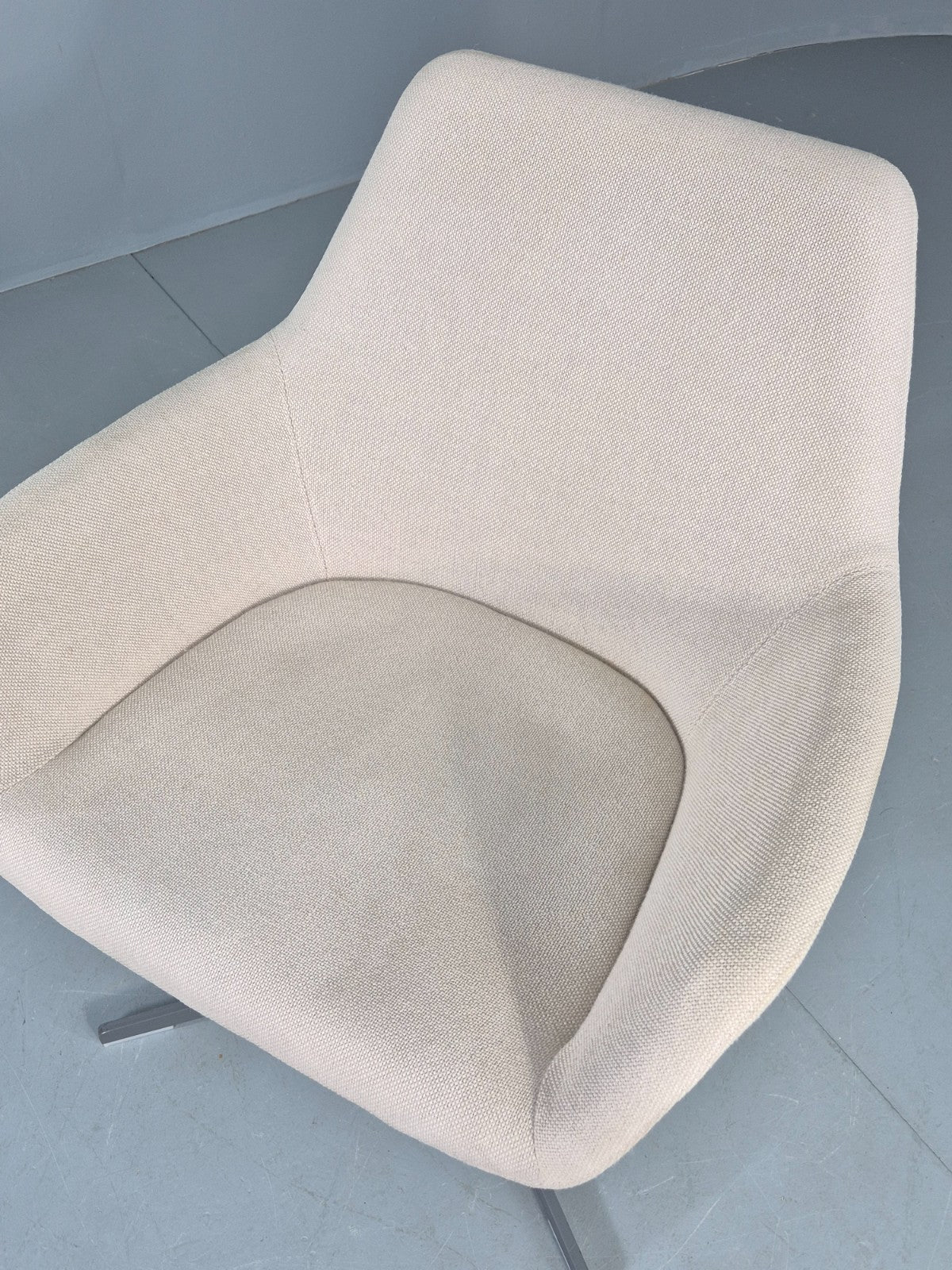 Vintage Swivel Tub Chair Hitch Mylius Modern Design Retro Cream EB12847