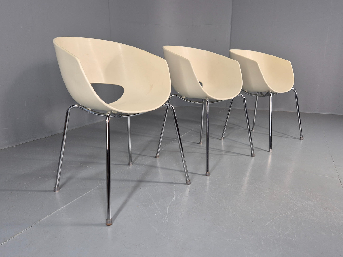 3 Vintage Orbit Chairs Moulded Plastic and Chrome Modern Design EB12131