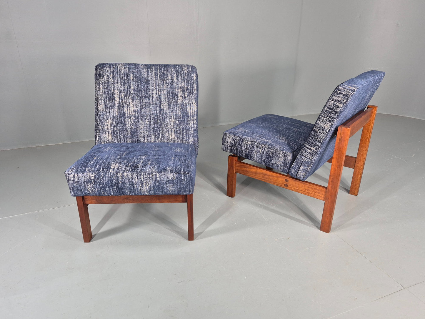 2 Vintage Lounge Chairs 1960s Mid Century Design Teak Frame Guy Rogers EB11848
