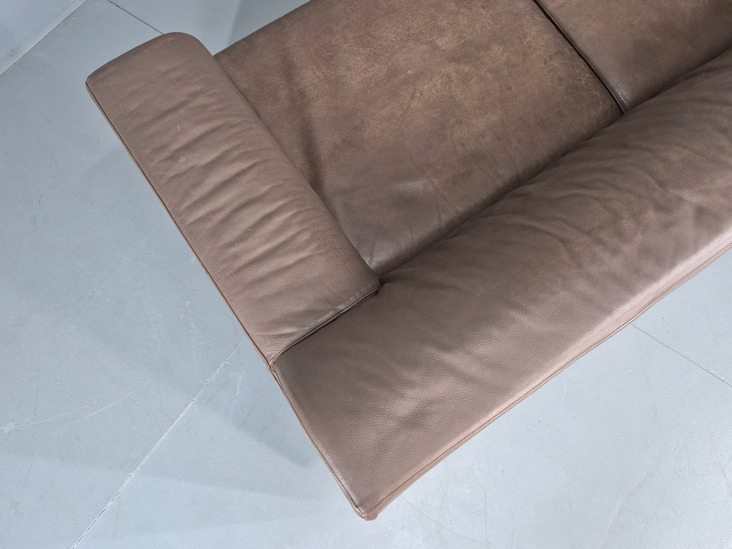 Vintage 2.5 Seater Sofa Taupe Leather Modern Design De Sede Style EB12477