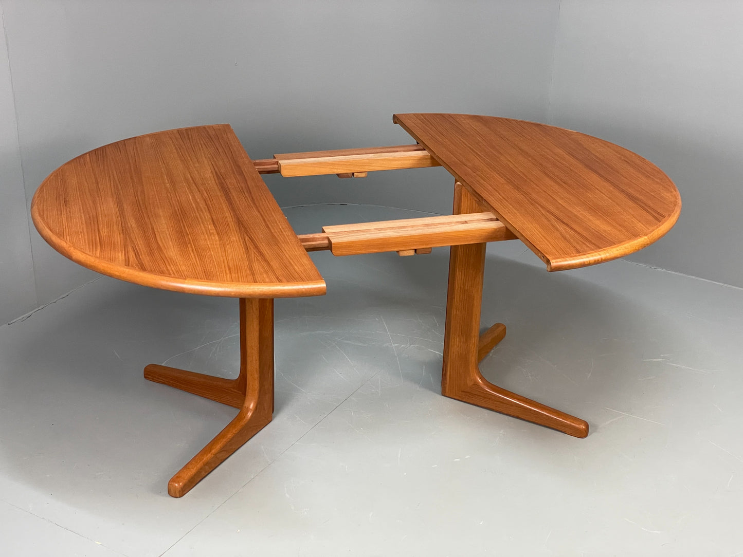 Vintage Teak Dining Table Circular Danish Retro Design 1970s EB12074