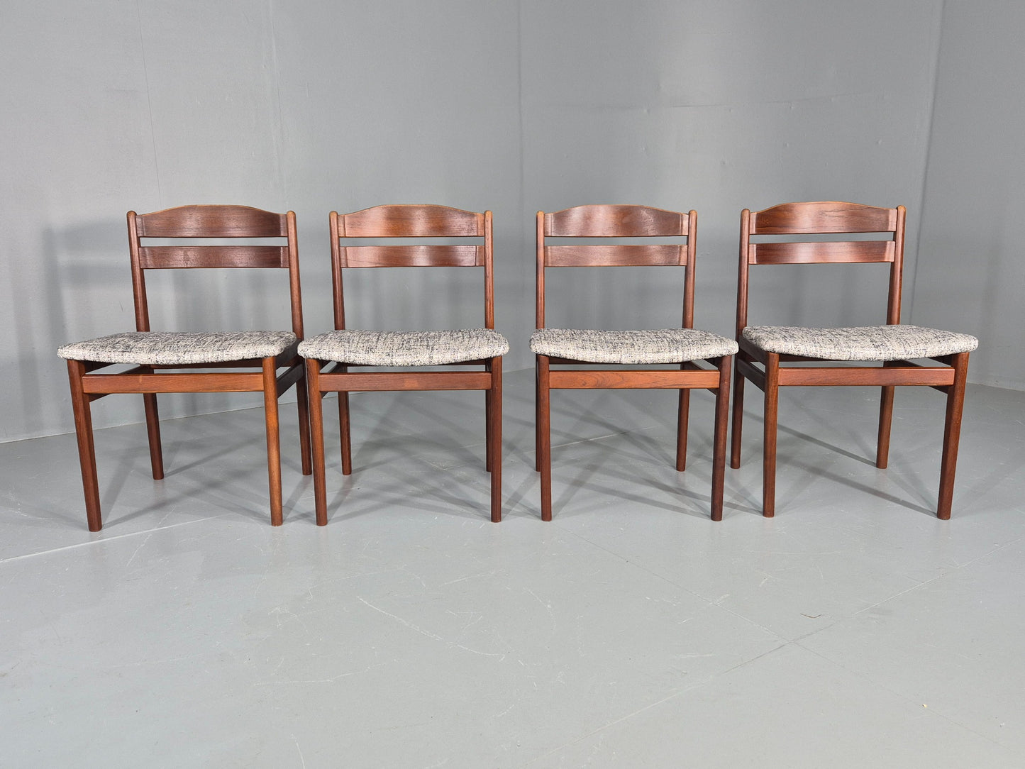Set of four dining chairs with silver and deep blue seat pads EB11892