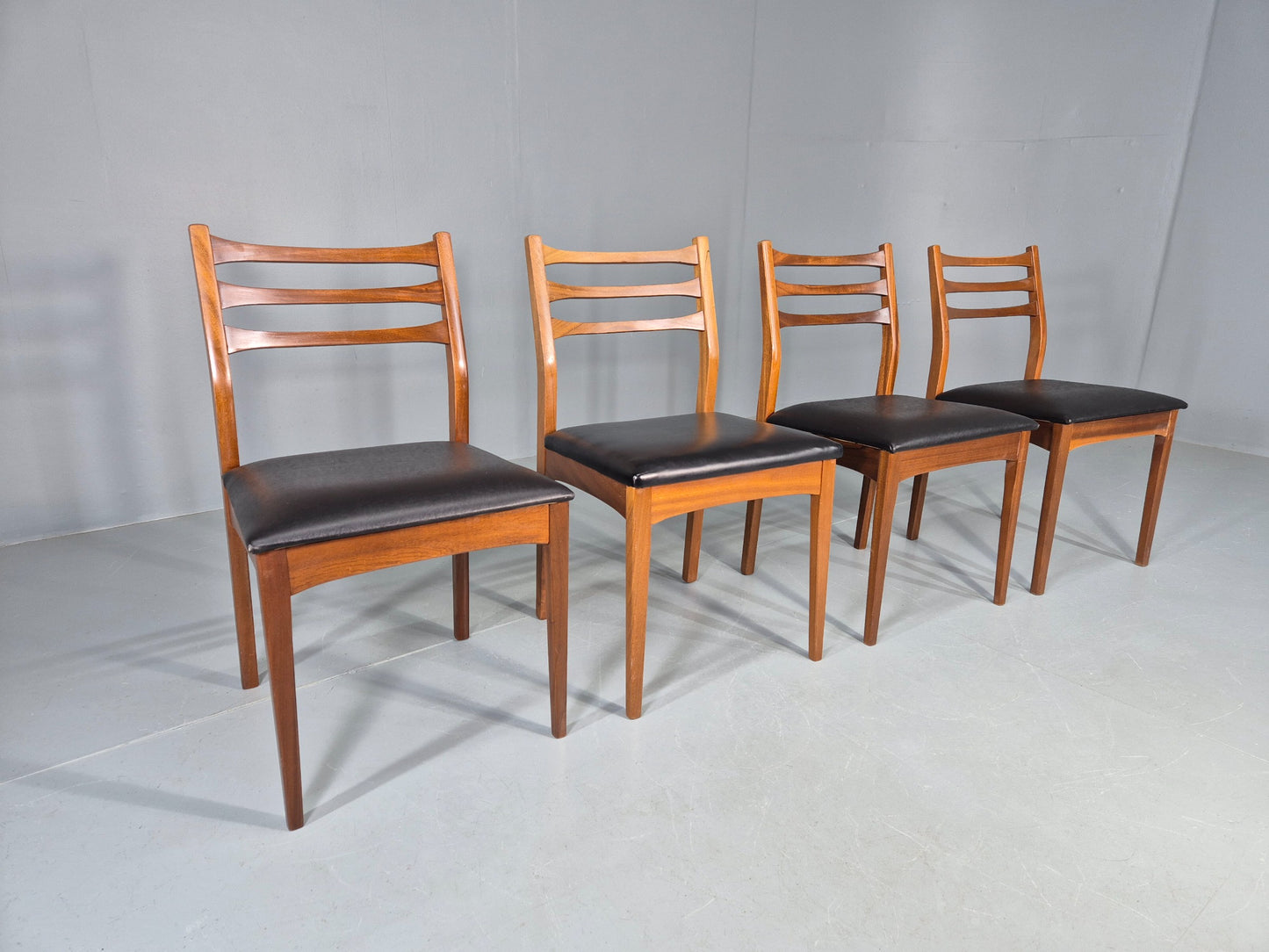 4 Vintage Teak Dining Chairs 1960s Mid CEntury Retro Black Vinyl EB12189