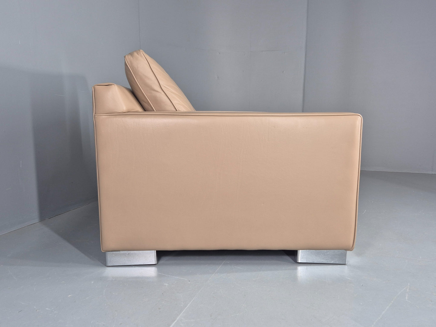 Vintage Leather Cube Chair Moores Interiors Bespoke Build Quality EB11997