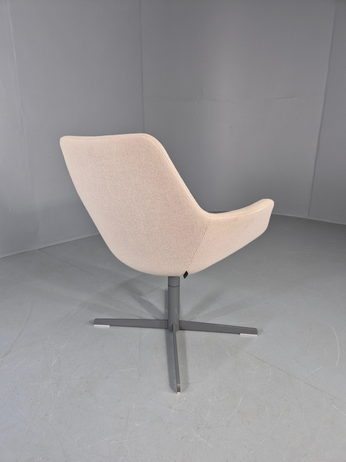 Vintage Swivel Tub Chair Hitch Mylius Modern Design Retro Cream EB12847