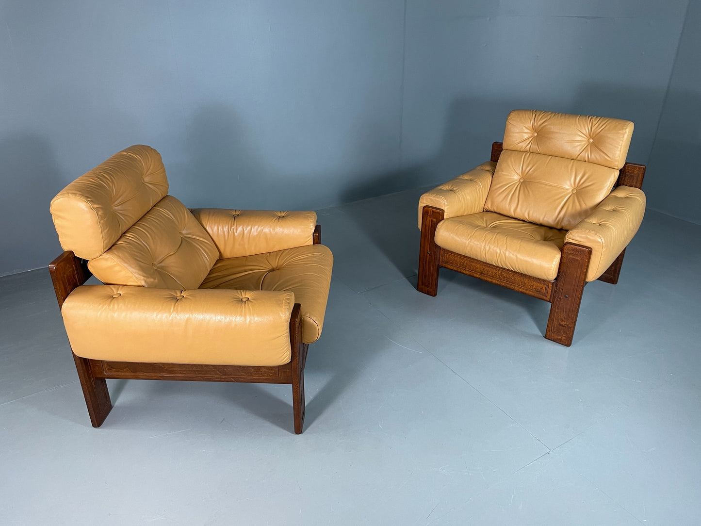 2 Vintage Ekornes Lounge Chairs Caramel Leather 1980s Retro MCM EB06937