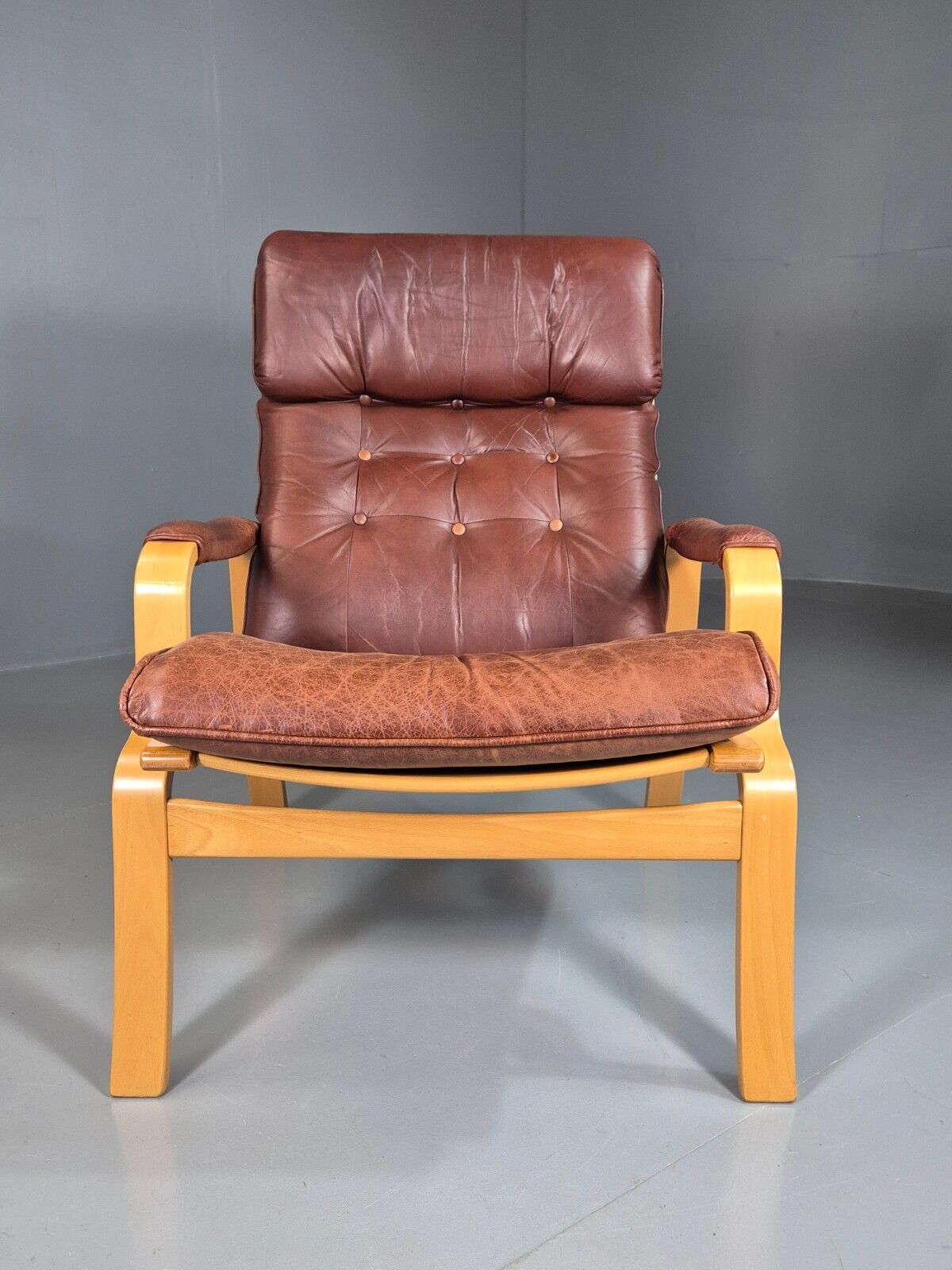 EB7410 Vintage Danish Lounge Chair Leather Bentwood Retro MCM MBEN