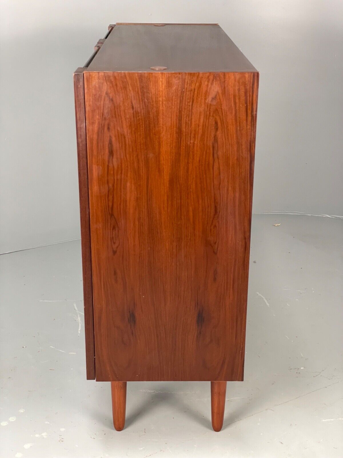 EB5910 Vintage Danish Rosewood Display Case on Turned Legs Retro 1980s MWOO