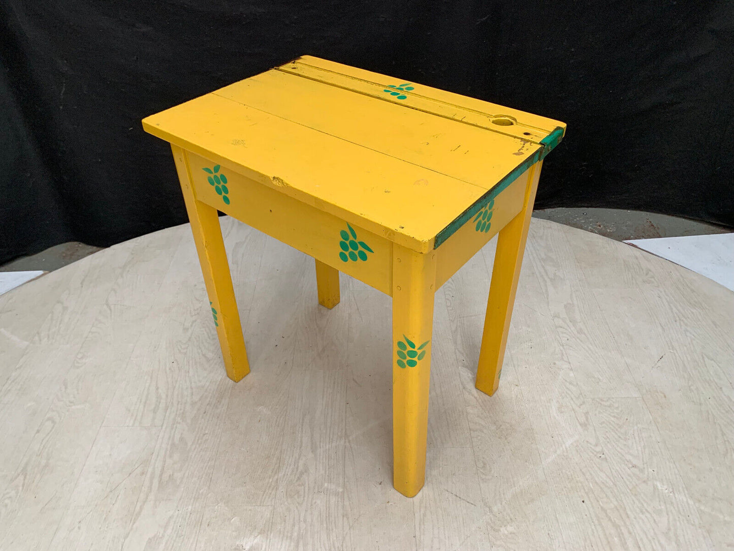 EB2859 Yellow Painted Childrens School Desk with Green Grape Stencils MWOO