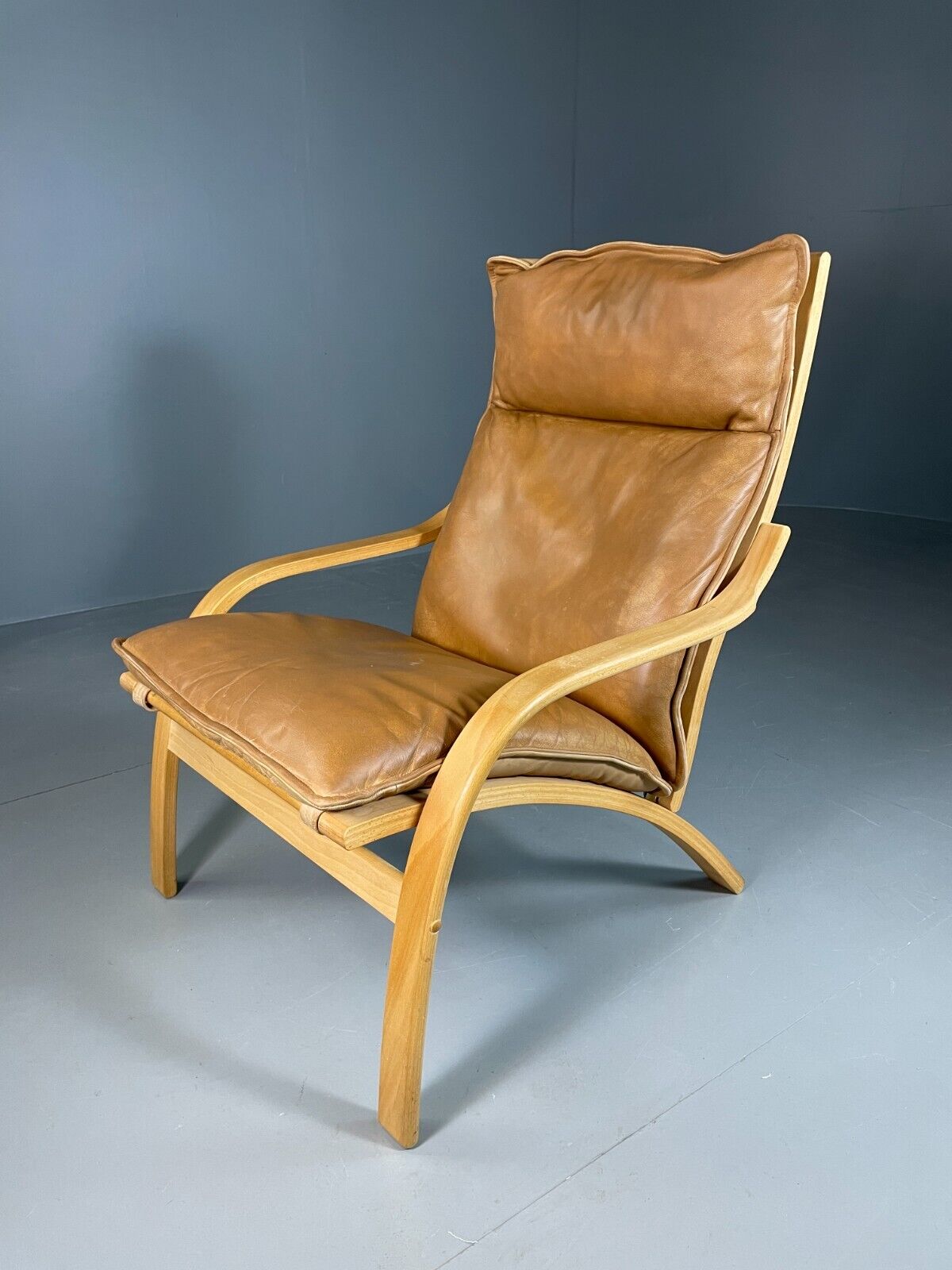 EB6870 Vintage Danish Lounge Chair Tan Leather Bentwood Frame Retro MCM MBEN