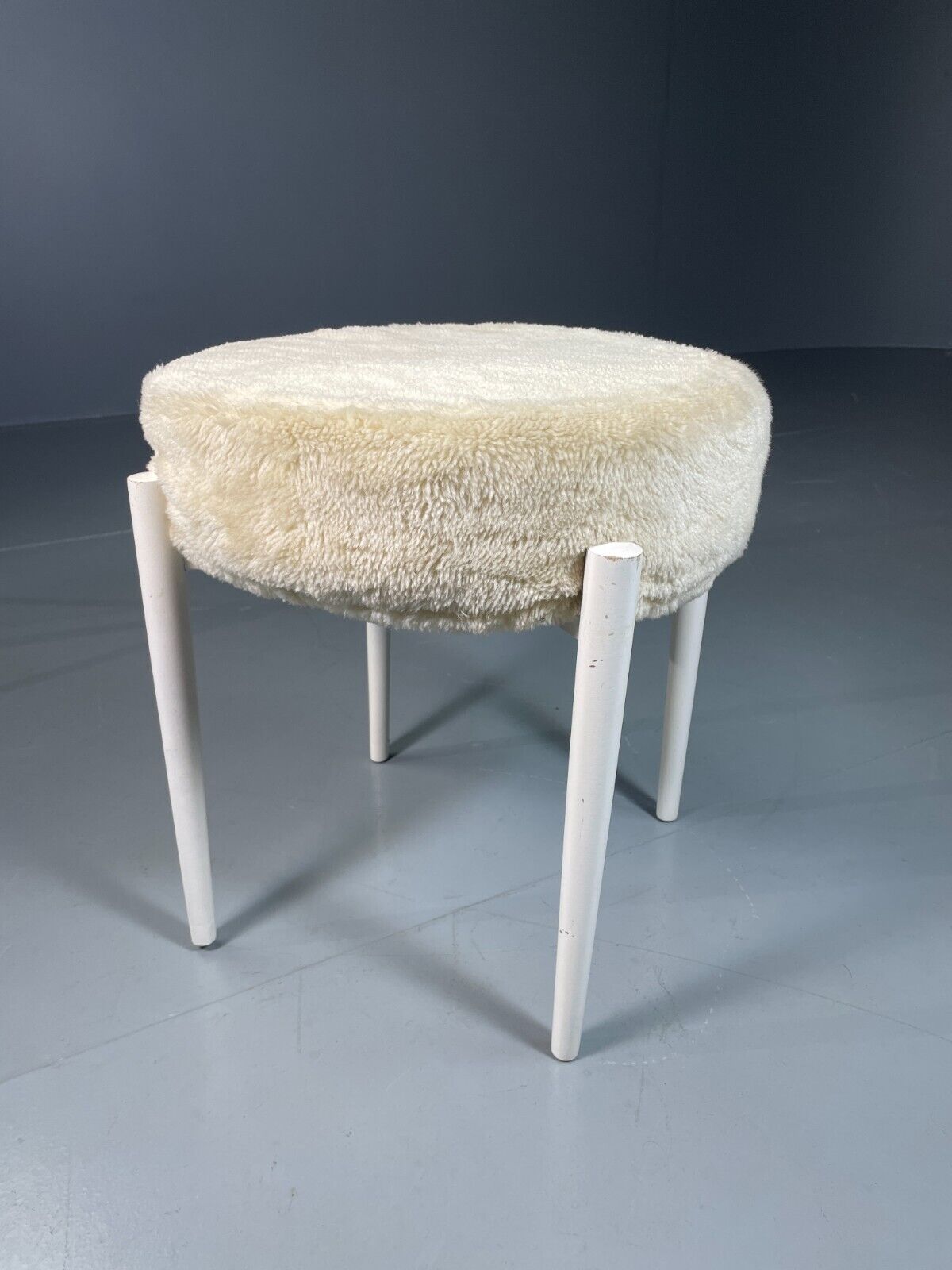 EB6561 Vintage Footstool White Fun Fur Upholstery Retro Mid Century 1960s MFOO