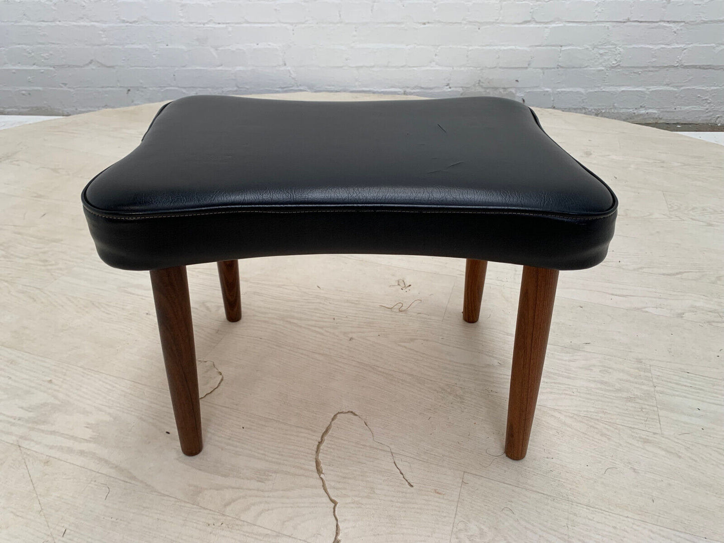 EB3149 Danish Black Vinyl Footstool on Turned Teak Legs Vintage Retro MFOO