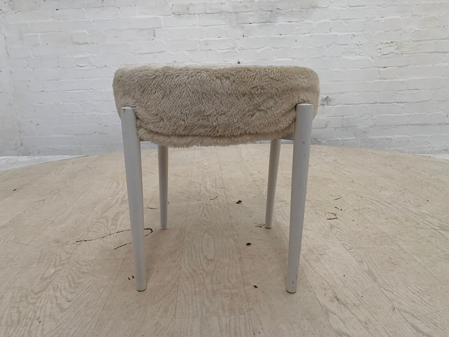 EB3887 Danish White Faux Fur Footstool with White Legs Retro Vintage MFOO