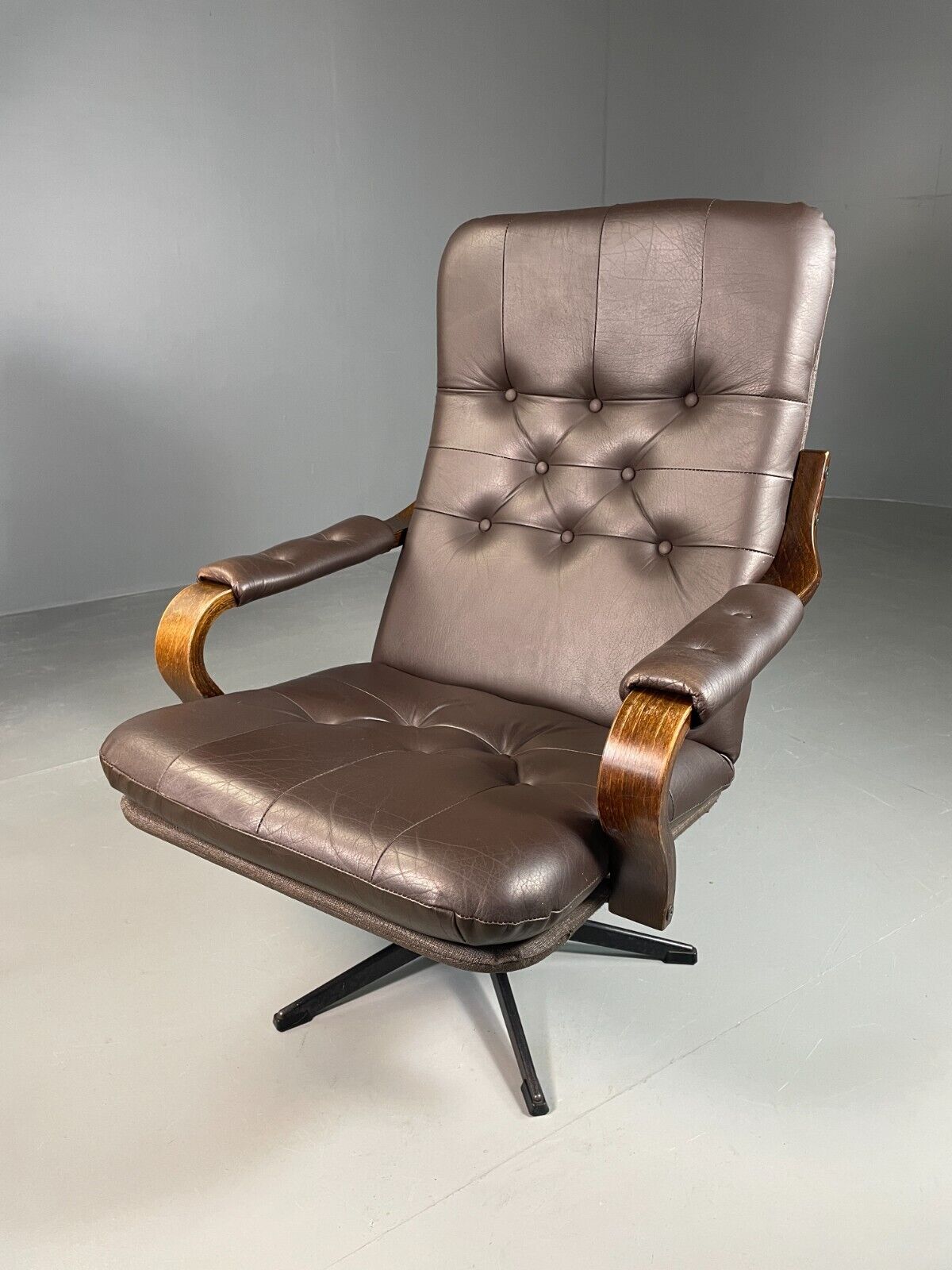 EB6910 Vintage Danish Lounge Chair Brown Leather and Vinyl Swivel Retro MCM MSWI