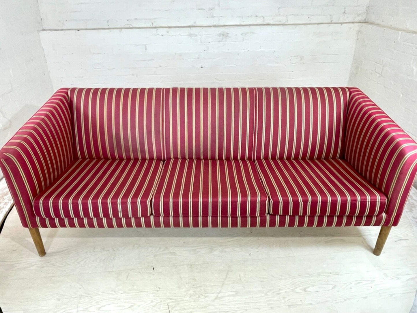 EB4248 Danish Vintage 1950s Sofa. MCM, Fritz Hansen Style, Retro, Vintage M3SS