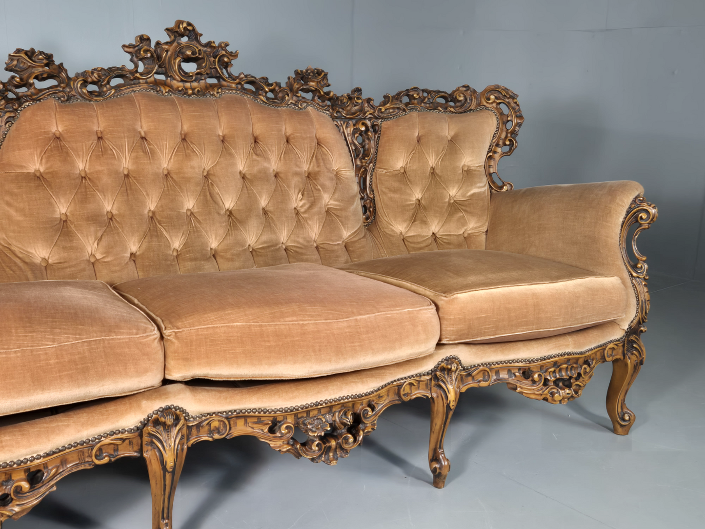 EB7115 Vintage French Antique Style 3 Seat Sofa Carved Frame Peach Velour V3SS