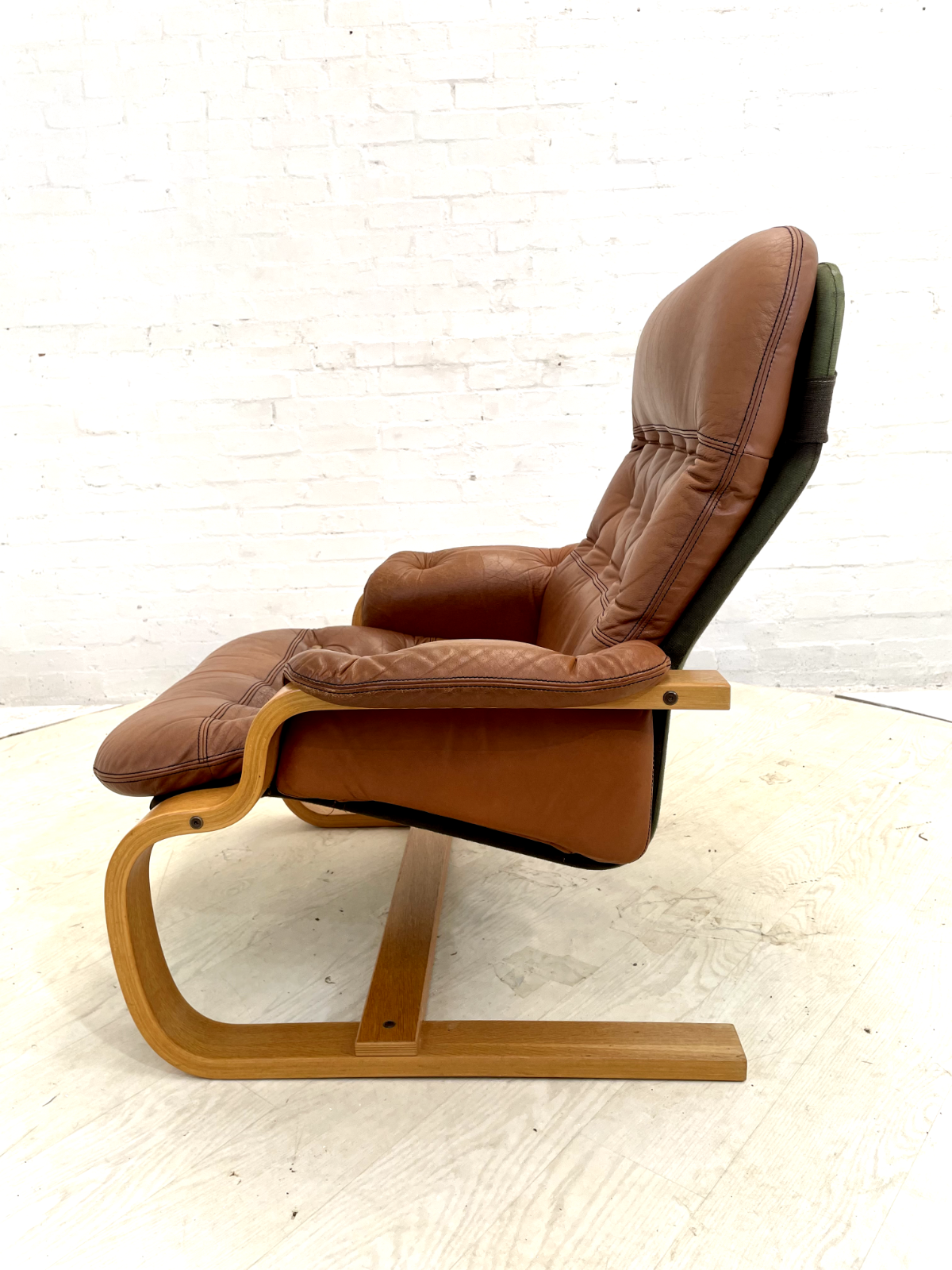 EB4391 Vintage Danish Leather Lounge Chair, Bentwood Frame, Retro, MCM MBEN