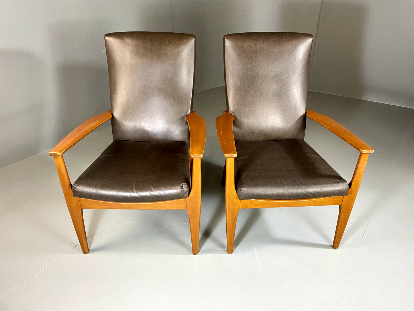 EB6264 2 Parker Knoll PK988/1023 Lounge Chairs, Beech, Vinyl, MCM, Retro, MNOR