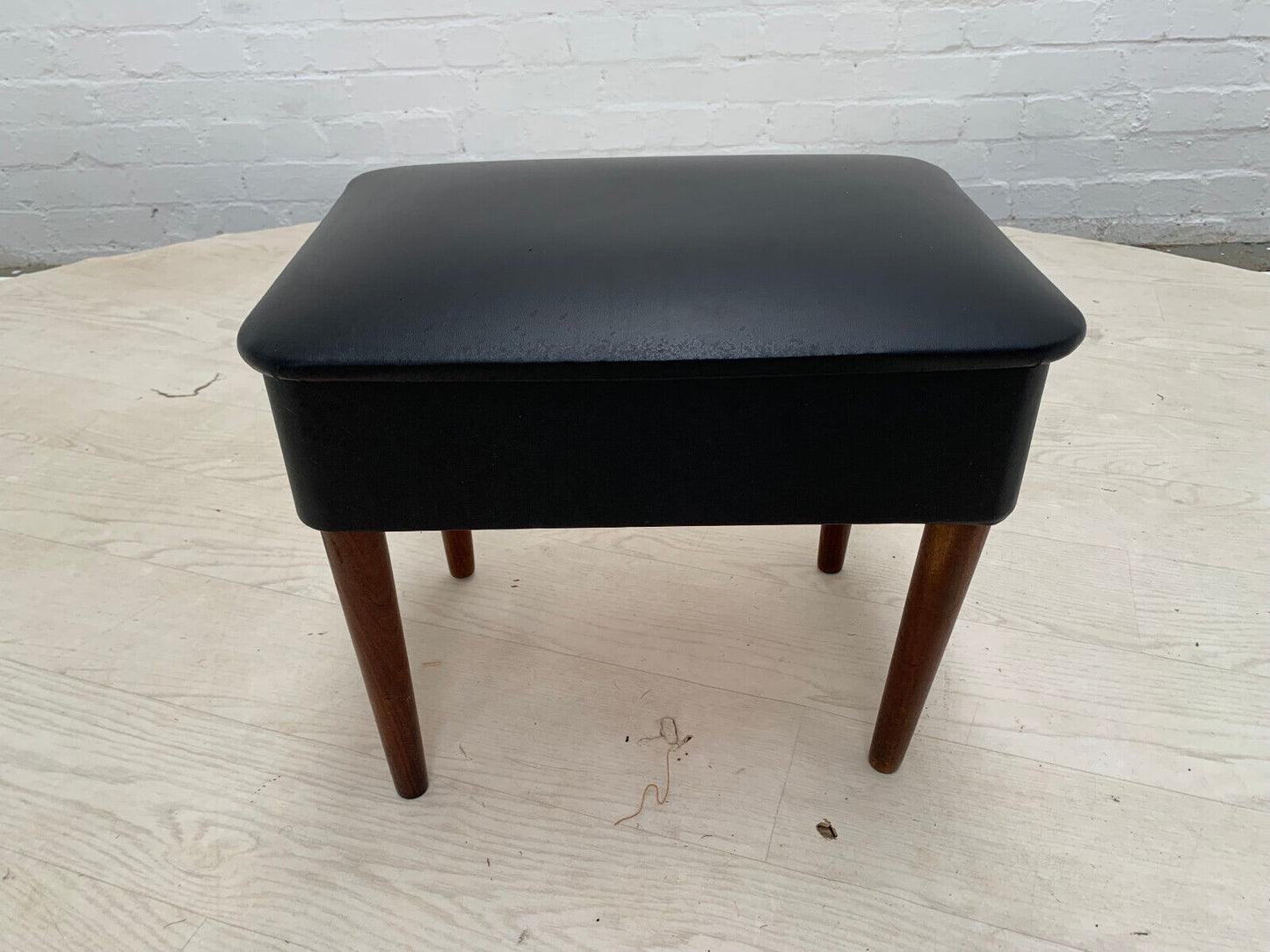 EB3148 Danish Black Vinyl Hobby Box on Turned Teak Legs Retro Vintage MFOO