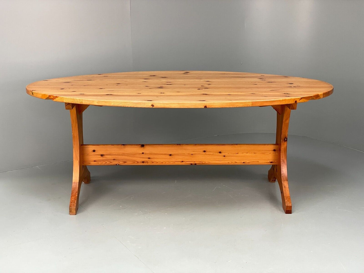 EB6854 Vintage Oval Pine Dining Table 1980s Retro Seats 8 MWOO