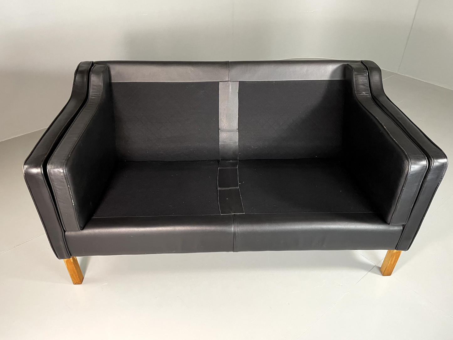 EB5865 Vintage Danish 2 Seat Sofa Black Leather Oak Legs Retro Mid Century M2SS