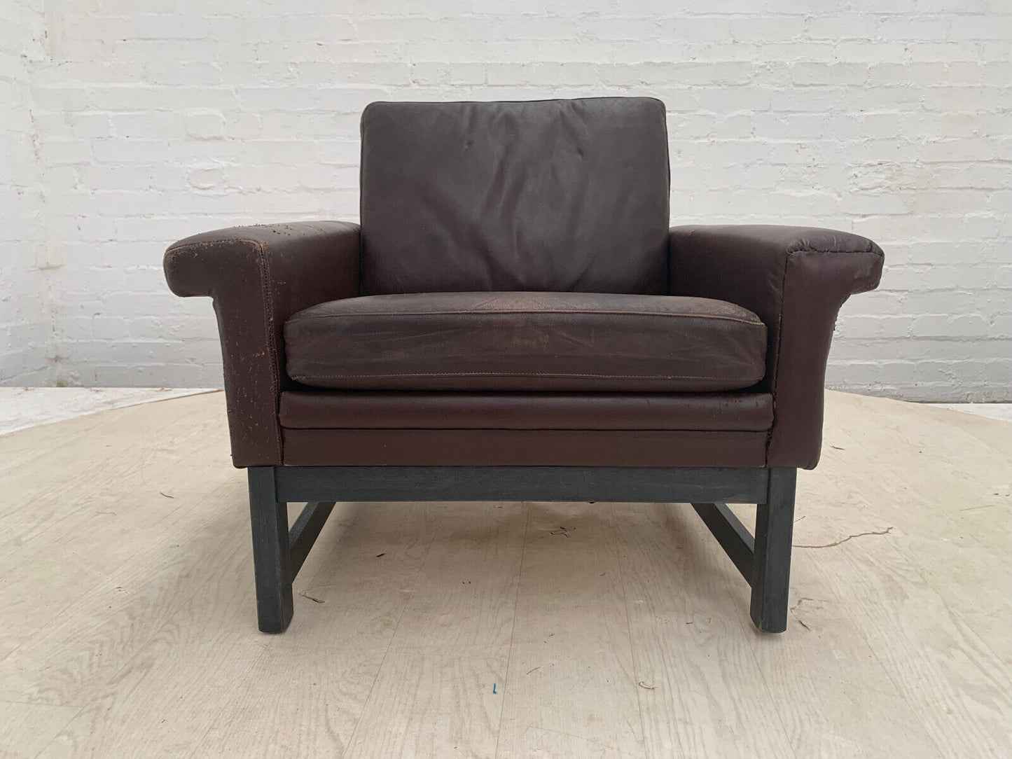 EB3203 Danish Brown Leather Arm Chair Mid-Century Modern Lounge Seating MNOR